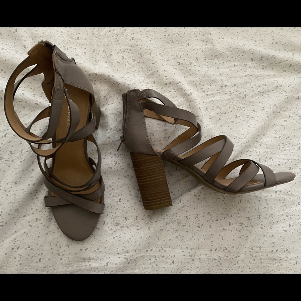 Never worn American eagle strappy sandal with heel